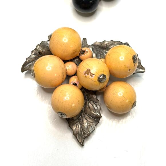 Vntg Deco Shoe Fur Clips Grapes Grape Leaf Mixed Metal Wood Bakelite Rhinestone - Picture 3 of 8